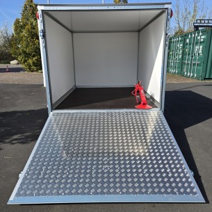 CRAFTMAX-Kofferanhaenger-1300-mit-Rampe-2.55×1.87x1.54m-gebremst-1 2