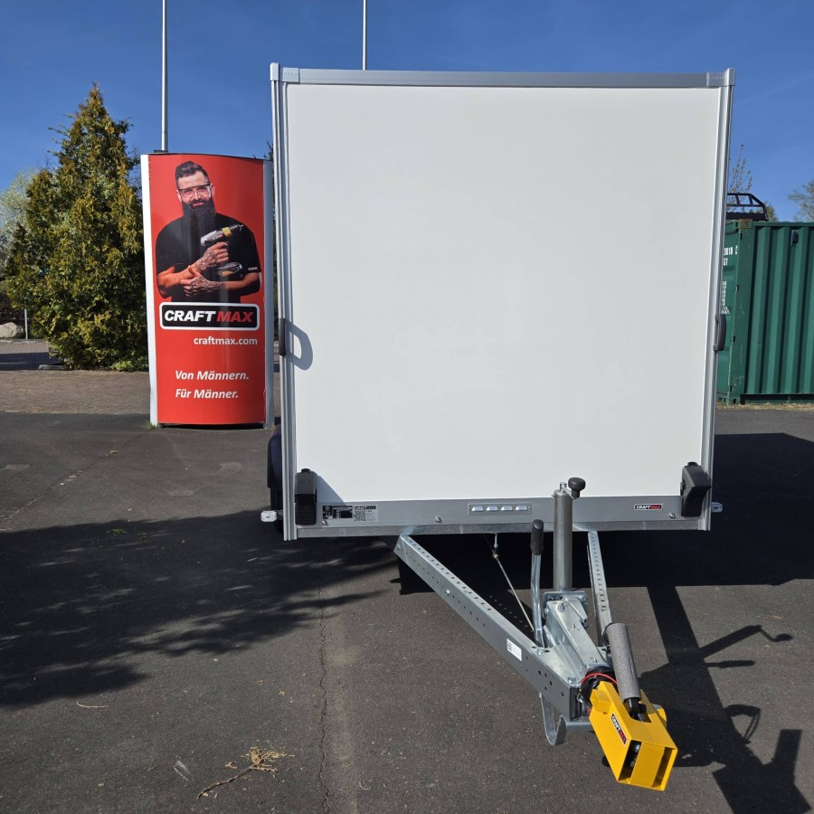 CRAFTMAX-Kofferanhaenger-1300-mit-Rampe-2.55×1.87x1.84m-GFK-Oberflaeche-gebremst-8-scaled