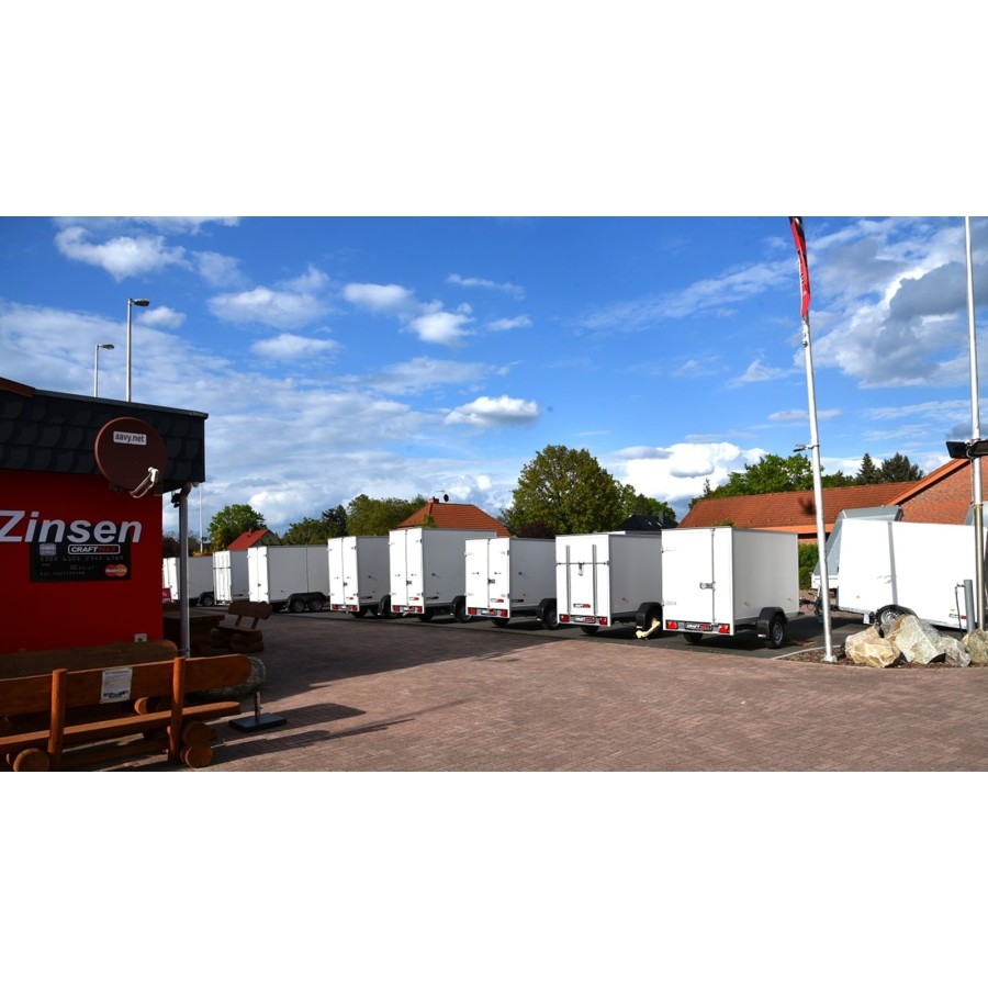Kofferanhaenger-mit-Rampe