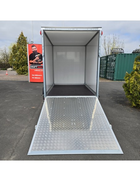 CRAFTMAX-Kofferanhaenger-mit-Rampe-1300kg-gebremst-2.55×1.57m
