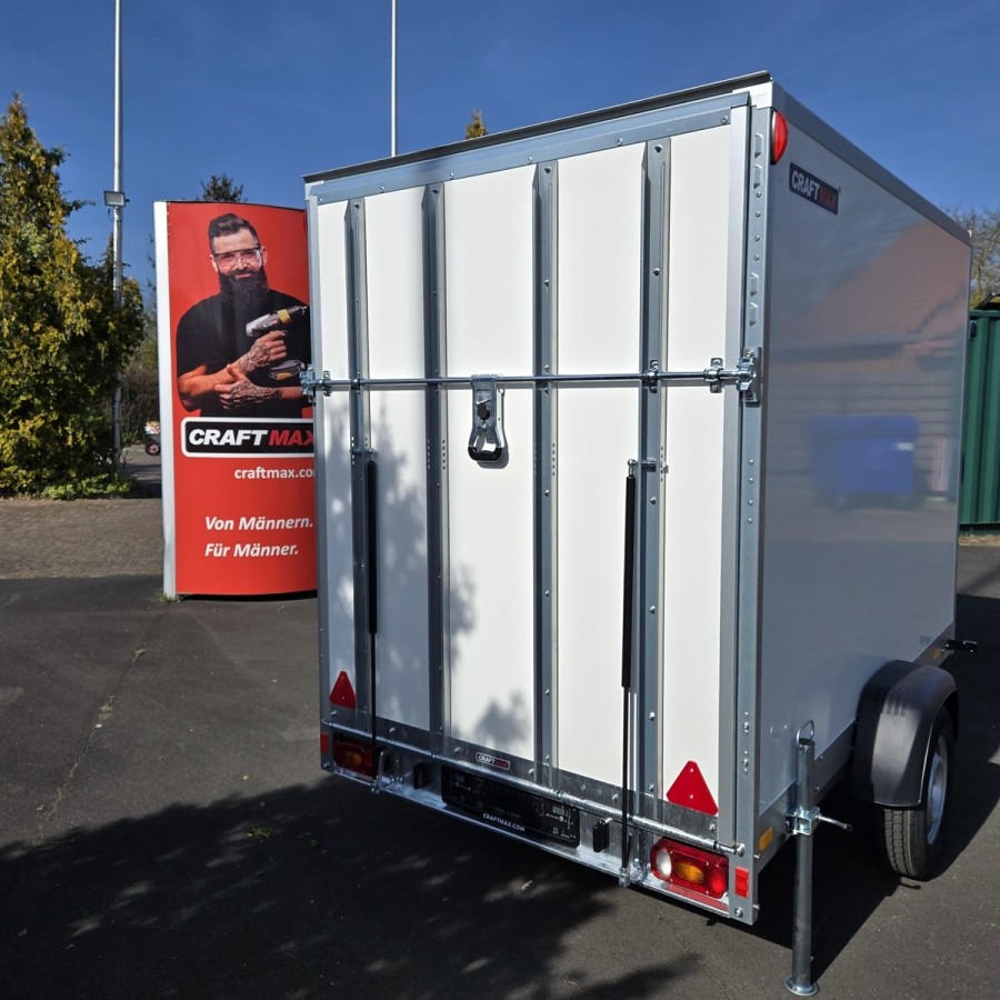 CRAFTMAX-Kofferanhaenger-1300-mit-Rampe-1300kg-2.55×1.57x1.84m-GFK-Oberflaeche-gebremst-2