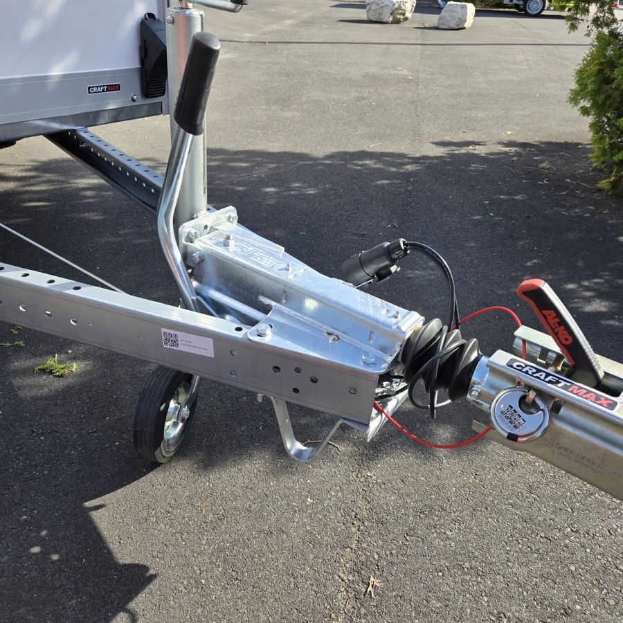 CRAFTMAX-Kofferanhaenger-1300-mit-Rampe-1300kg-2.55×1.57x1.84m-GFK-Oberflaeche-gebremst-5