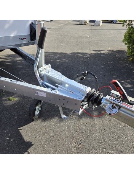 CRAFTMAX-Kofferanhaenger-1300-mit-Rampe-1300kg-2.55×1.57x1.84m-GFK-Oberflaeche-gebremst-5