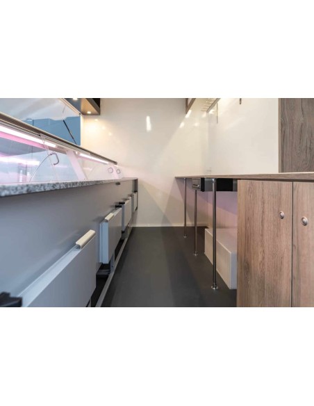 CRAFTMAX®-Verkaufsanhaenger-Kuehlthekenanhaenger-1500-mit-Thermo-Sandwichpanelen-seitlicher-Verkaufsklappe-Kurbelstuetzen-Elektr