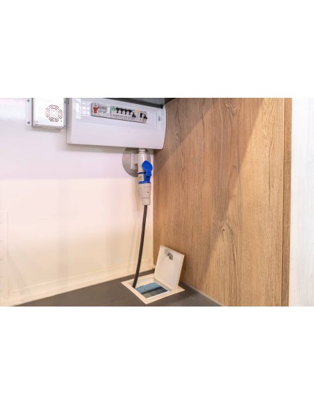 CRAFTMAX®-Verkaufsanhaenger-Kuehlthekenanhaenger-1500-mit-Thermo-Sandwichpanelen-seitlicher-Verkaufsklappe-Kurbelstuetzen-Elektr