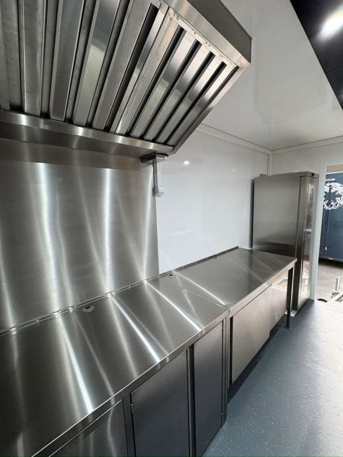 CRAFTMAX®-Verkaufsanhaenger-Imbisswagen-1500-Edelstahl-Gastro-Luxus-voll-ausgestattet-4