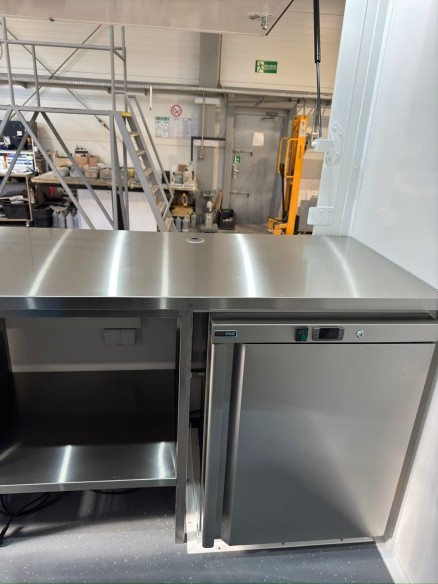 CRAFTMAX®-Verkaufsanhaenger-Imbisswagen-1500-Edelstahl-Gastro-Luxus-voll-ausgestattet-8