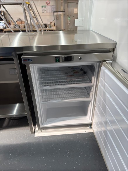 CRAFTMAX®-Verkaufsanhaenger-Imbisswagen-1500-Edelstahl-Gastro-Luxus-voll-ausgestattet-9