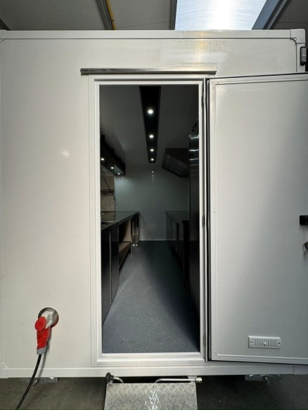 CRAFTMAX®-Verkaufsanhaenger-Imbisswagen-1500-Edelstahl-Gastro-Luxus-voll-ausgestattet-13