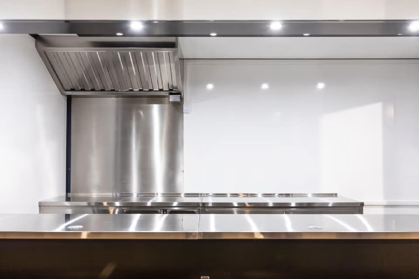 CRAFTMAX-Verkaufsanhaenger-Imbisswagen-1500-Edelstahl-Gastro-Ausgestattung-3.75x2.20x2-4