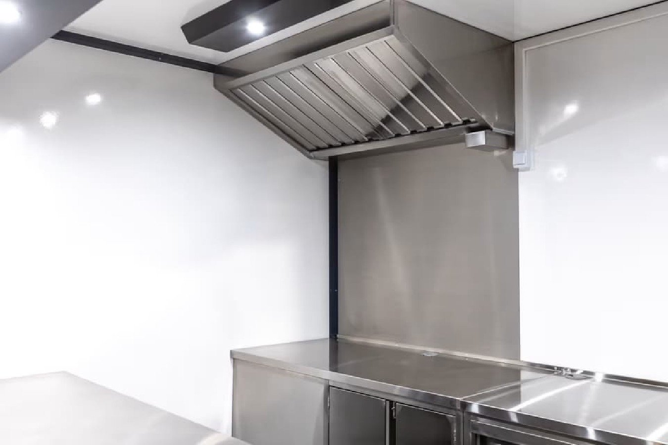 CRAFTMAX-Verkaufsanhaenger-Imbisswagen-1500-Edelstahl-Gastro-Ausgestattung-3.75x2.20x2-5
