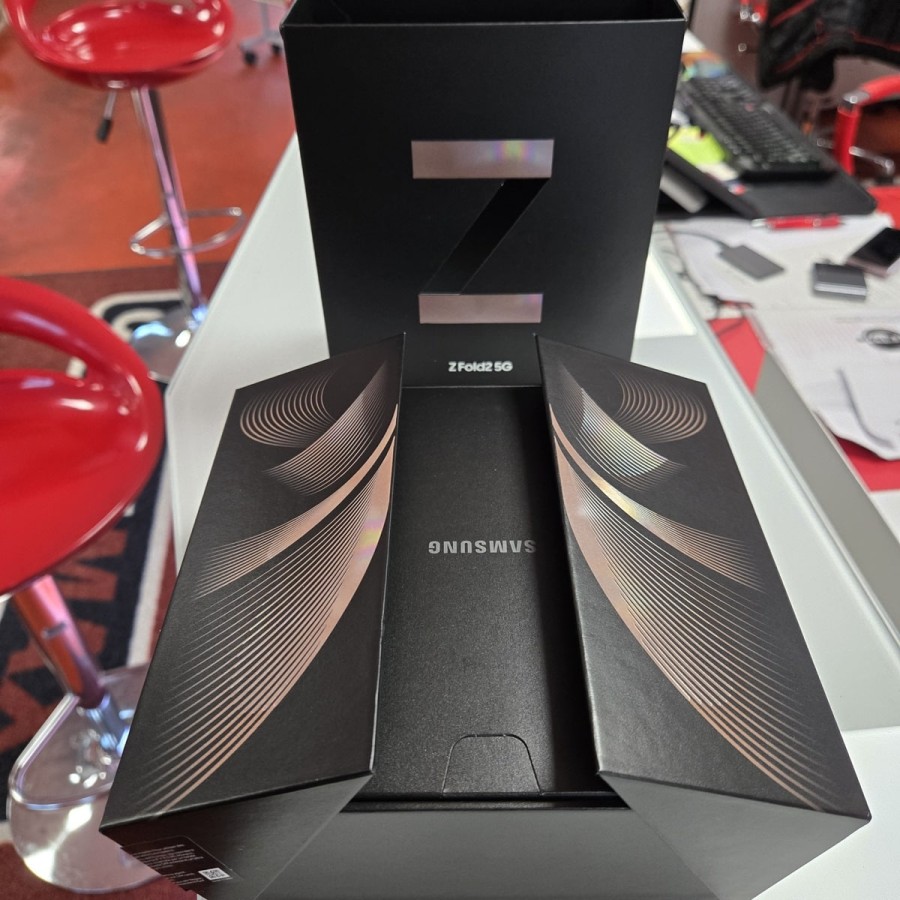 Samsung-Galaxy-Z-Fold-2-5G-256GB-75-Zoll-Display-3-Kameras-ohne-Vertrag-gebraucht-mystic-bronze-5