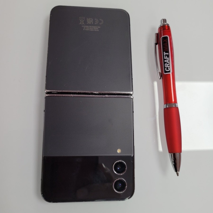 Samsung-Galaxy-Z-Flip4-5G-8-GB-256-GB-Dual-SIM-Graphite-ohne-Vertrag-gebraucht-4
