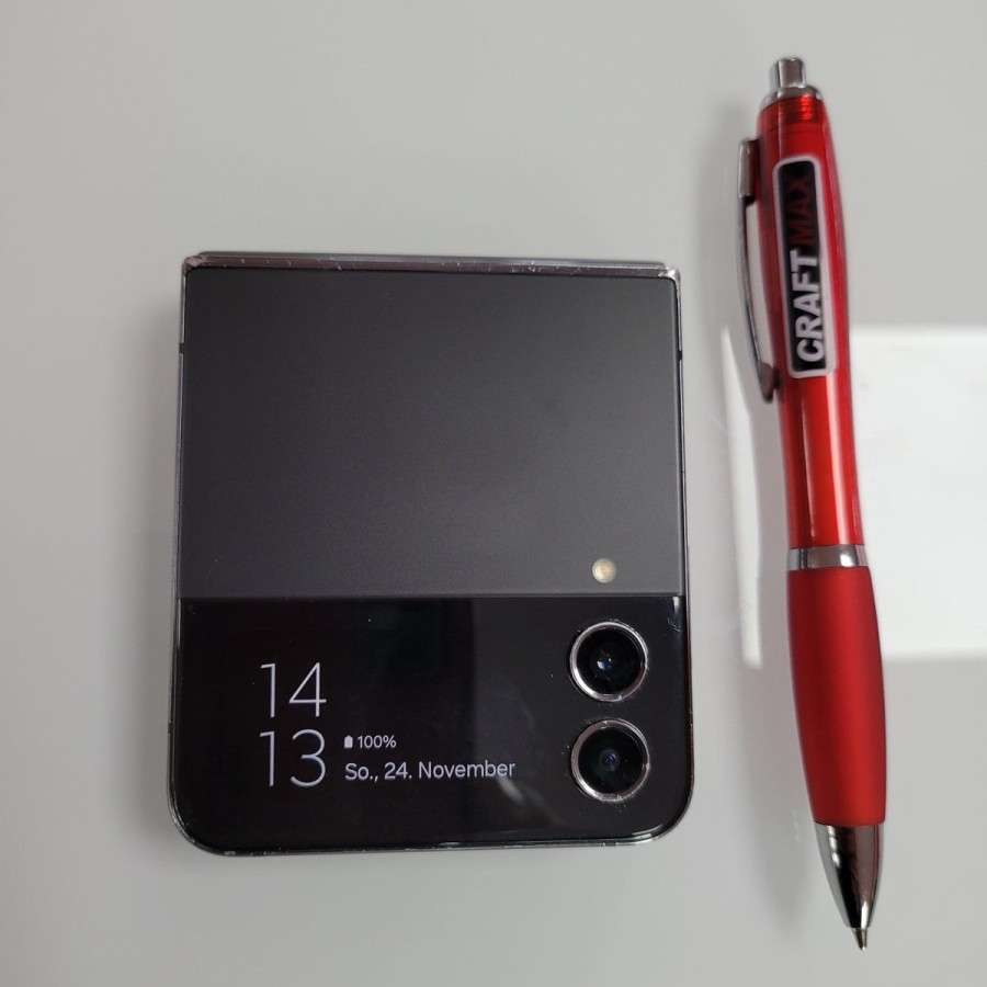 Samsung-Galaxy-Z-Flip4-5G-8-GB-256-GB-Dual-SIM-Graphite-ohne-Vertrag-gebraucht-3
