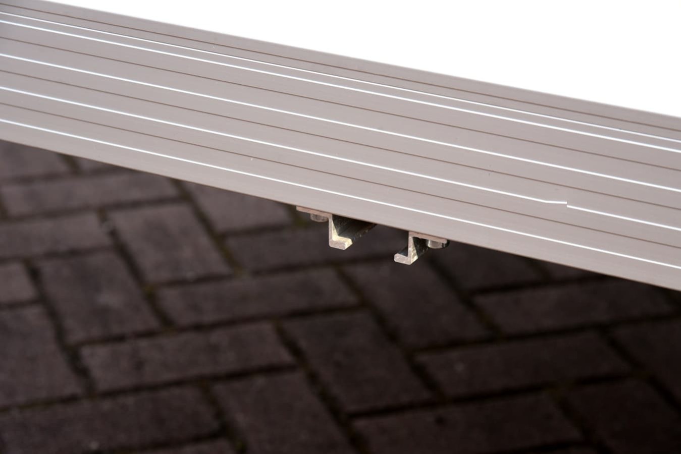 CRAFTMAX-1400-Kofferanhaenger-Doppeltuer-3.05×1.57×1.94m-Unique-Sandwich-GFK-Oberflaeche-Innenleuchte-Stuetzen-100kmh-2