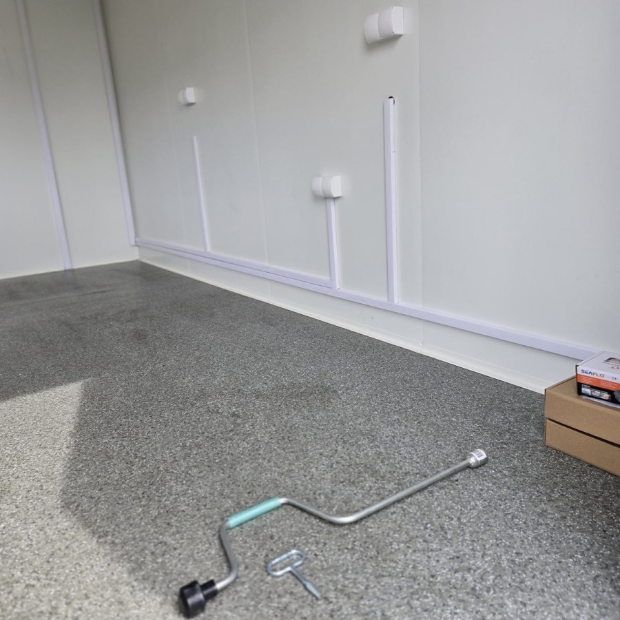 Verkaufsanhaenger-1350-Thermo-Sandwichpanele-4.00x2.00x2.20m-Elektroinstallation-Waschbecken-Durchlauferhitzer-8-1