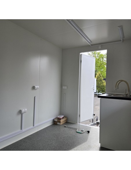 Verkaufsanhaenger-1350-Thermo-Sandwichpanele-4.00x2.00x2.20m-Elektroinstallation-Waschbecken-Durchlauferhitzer-10