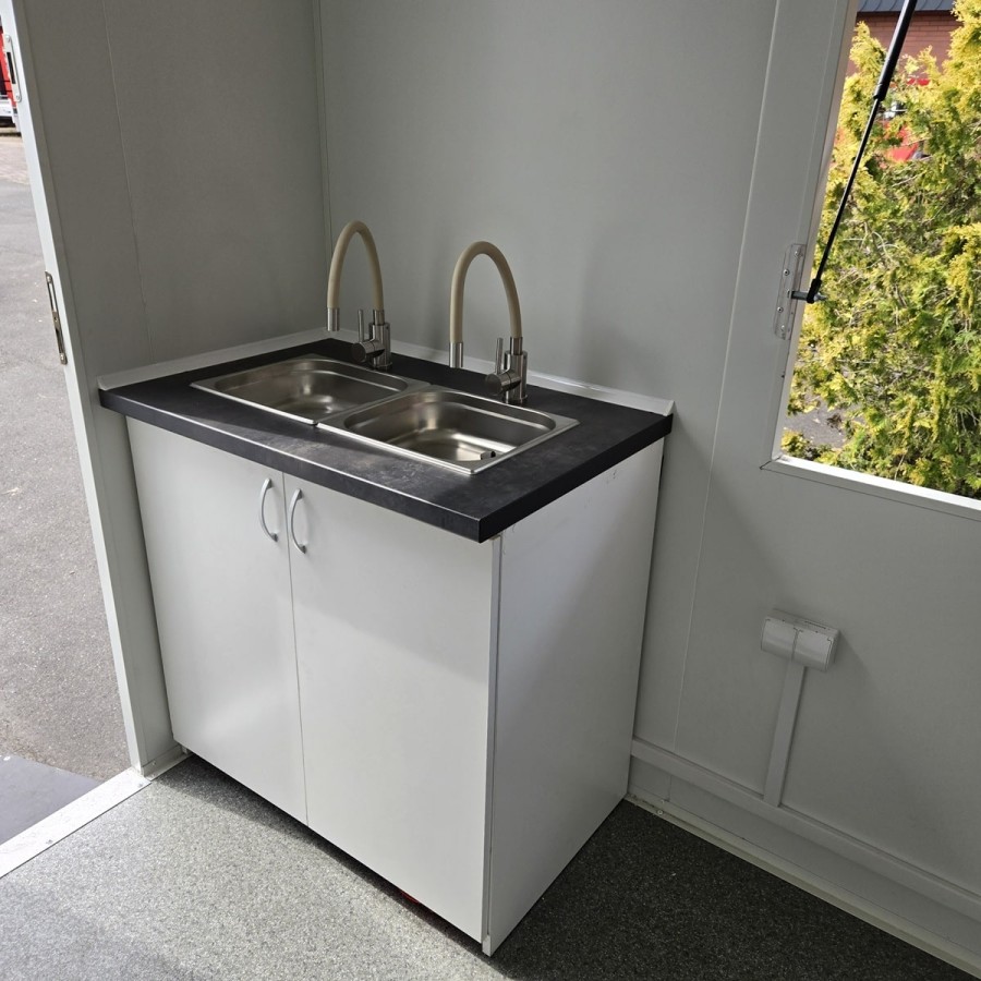 Verkaufsanhaenger-1350-Thermo-Sandwichpanele-4.00x2.00x2.20m-Elektroinstallation-Waschbecken-Durchlauferhitzer-11