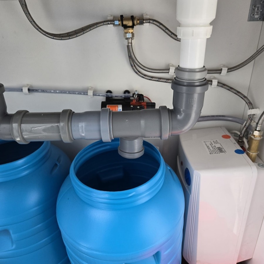 Verkaufsanhaenger-1350-Thermo-Sandwichpanele-4.00x2.00x2.20m-Elektroinstallation-Waschbecken-Durchlauferhitzer-13