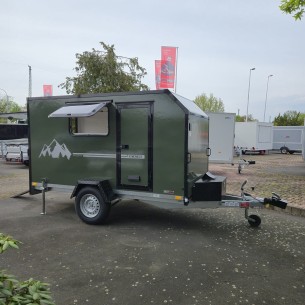 Mini-Campinganhaenger-3.05x1.65x1.60m-mit-grosser-Heckklappe-Tuer-2-Fenster-Deichselbox-Elektro-Paket-ALU-Auffahrschine-gebremst