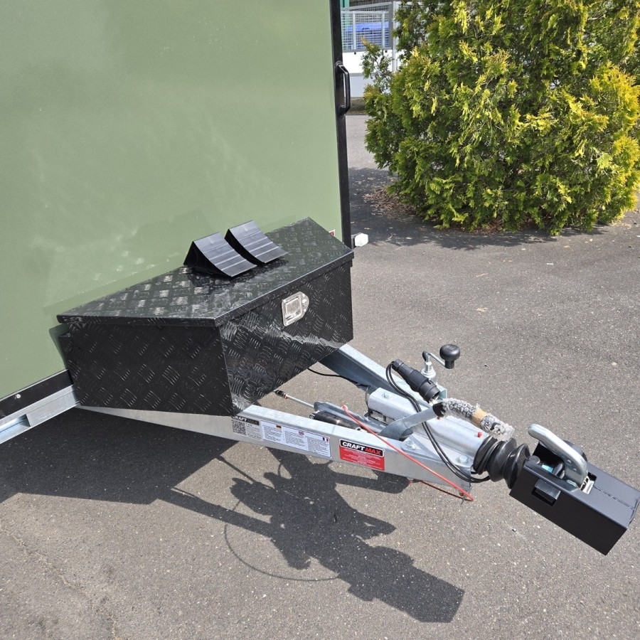 CRAFTMAX-OffRoad-min-i-Campinganhaenger-Heckklappe-Seitenfenstern-220-Volt-Deichselbox-100kmh-8