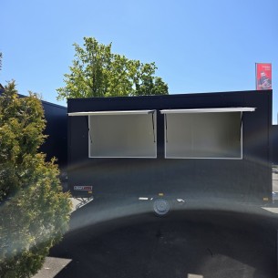 Verkaufsanhaenger-Foodtrailer-1500-4.50x2.00x2.20m-Thermo-Sandwichpanele-zwei-Verkaufsklappen-Stuetzen-gebremst