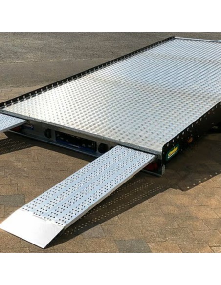 Autotrailer-mit-Riffelblechboden
