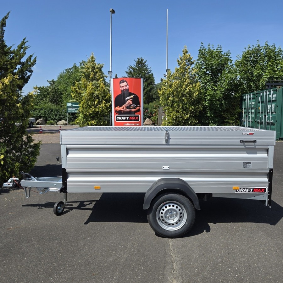 1300-ALU-Kastenanhaenger-2.50×1.26×0.70m-mit-Bordwandaufsatz-und-Deckel-gebremst-100-kmh-2