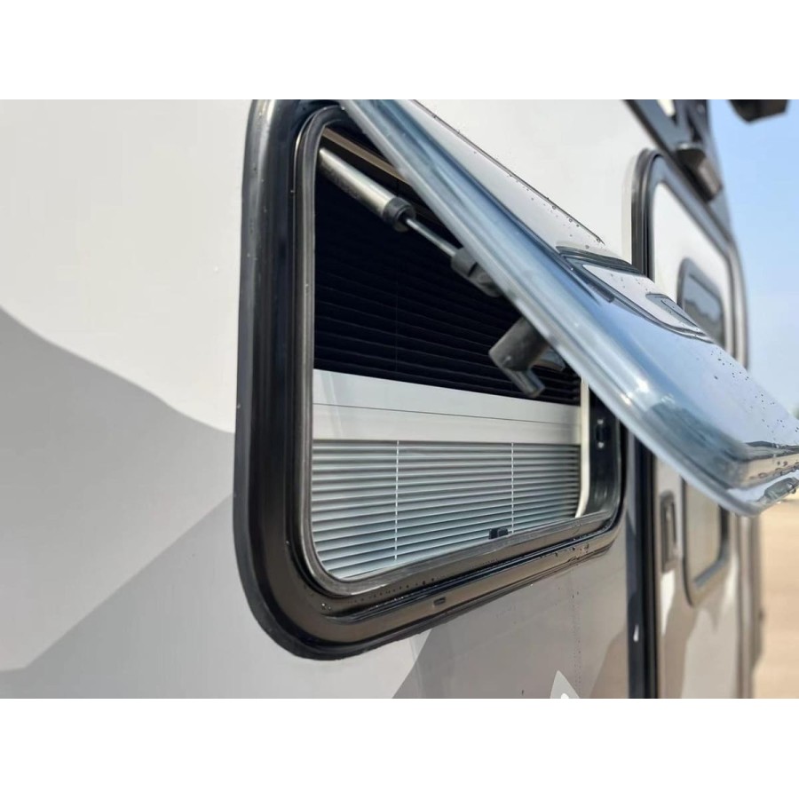 CRAFTMAX-OffRoad-Mini-Caravan-1000-ThermoSandwich-2.11x1.22x1.22m-vollausgestattet-mit-Moebel-Bett-Fenster-Tuer-Solar-100kmh-12