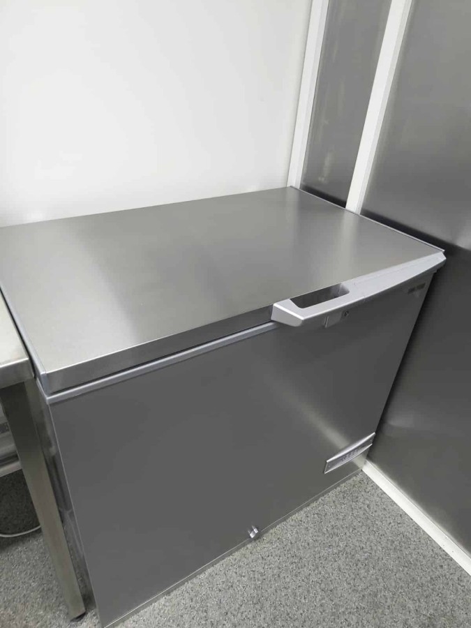 CRAFTMAX-Verkaufsanhaenger-2700-Gastro-voll-ausgestattet-2700kg-Tandem-2