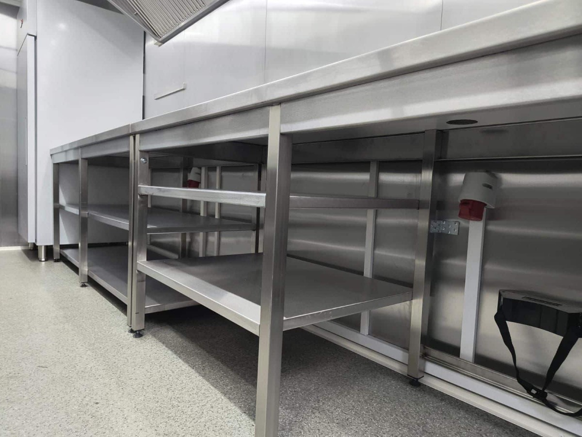 CRAFTMAX-Verkaufsanhaenger-2700-Gastro-voll-ausgestattet-2700kg-Tandem-9
