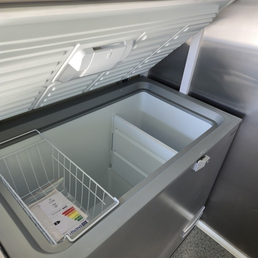Verkaufsanhaenger-Tandem-2700-Edelstahl-Gastro-voll-ausgestattet-4.20x2.20x2.30m-Thermo-Sandwichpanele-E-Paket-13
