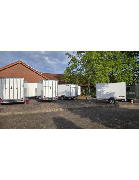 Kofferanhaenger-mit-Rampe-1