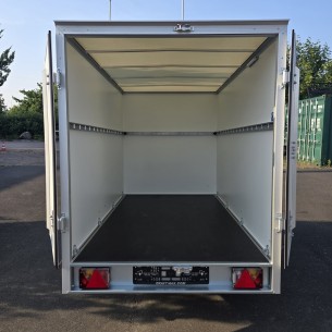 CRAFTMAX-750kg-Kofferanhaenger-zwei-Fluegeltueren-2.55×1.42×1.53m-Unique-Sandwichpanele-ungebremst-100kmh-1 2