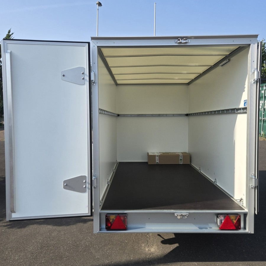CRAFTMAX-750kg-Kofferanhaenger-zwei-Fluegeltueren-2.55×1.42×1.53m-Unique-Sandwichpanele-ungebremst-100kmh-4