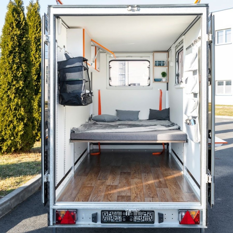 OffRoad-1300-Speedcaravan-BlackCross-Edition-3.00x1.46x1.90m-vollausgestattet-Kueche-Doppelbett-Fenster-Tuer-100kmh-7