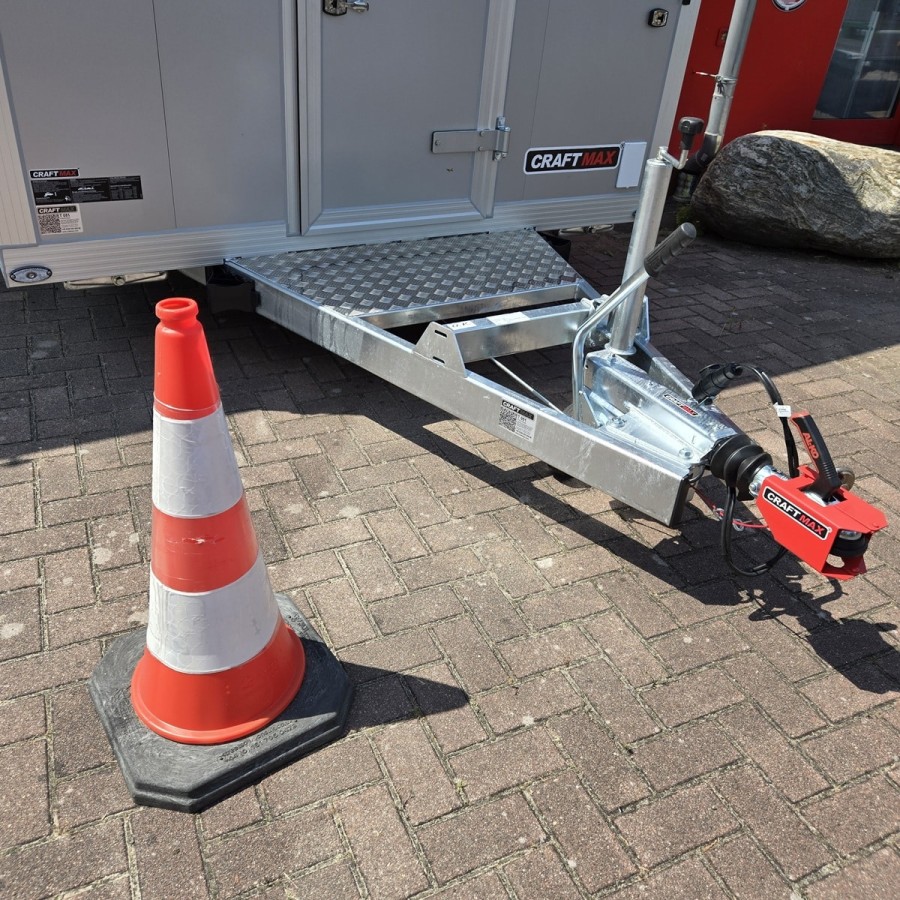 CRAFTMAX-Verkaufsanhaenger-2600-Tandem-grosse-tiefe-Verkaufsklappe-12