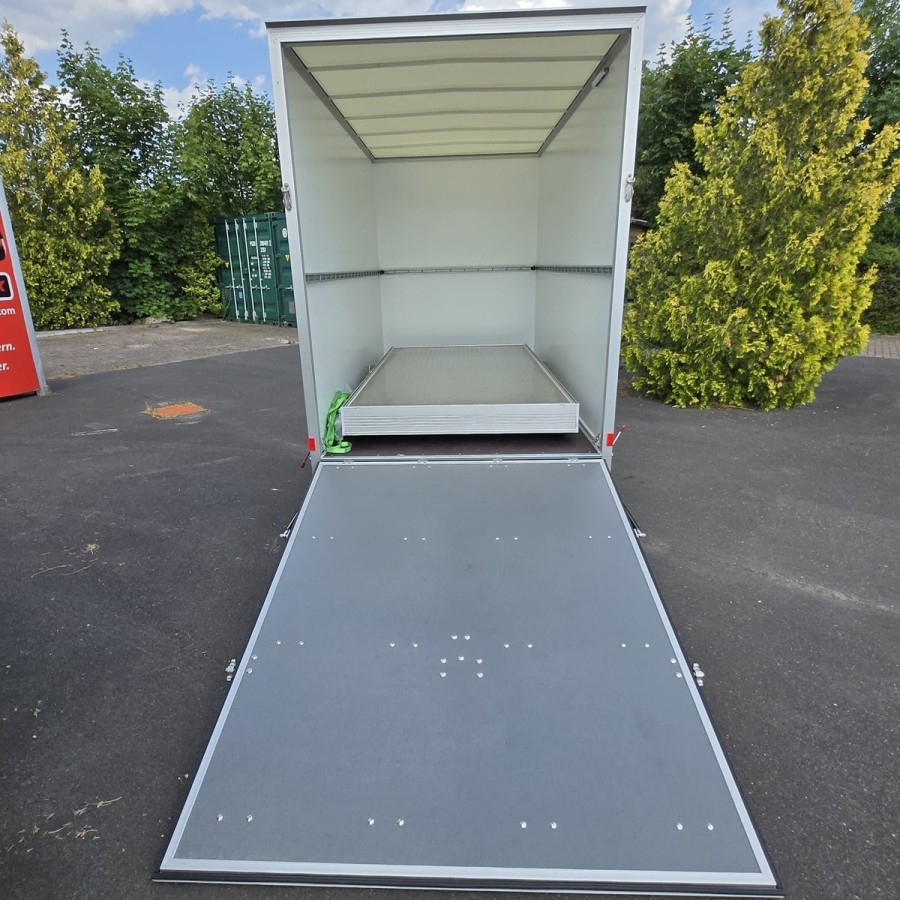 CRAFTMAX-Kofferanhaenger-1400-mit-Rampe-gebremst-super-leichte-Unique-Sandwichpanele-3.05×1.57x1.94m-100kmh-3