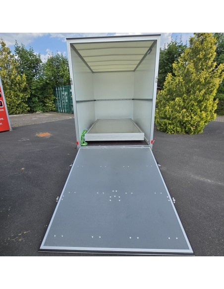 CRAFTMAX-Kofferanhaenger-1400-mit-Rampe-gebremst-super-leichte-Unique-Sandwichpanele-3.05×1.57x1.94m-100kmh-3