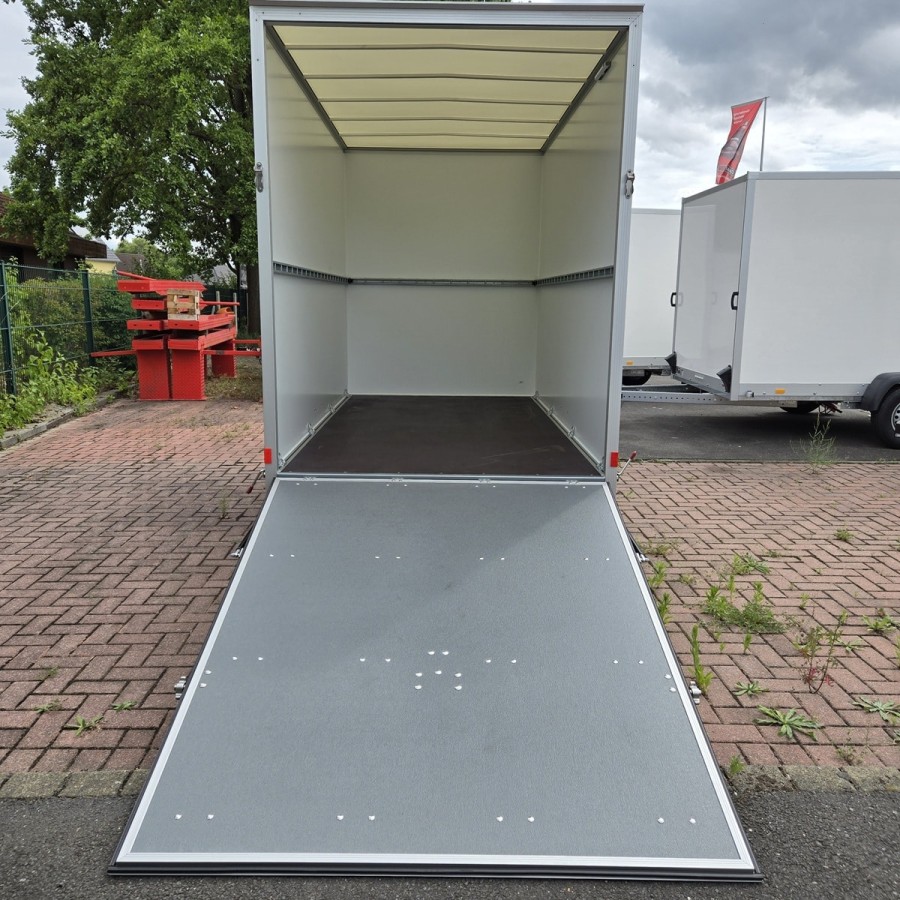 CRAFTMAX-Kofferanhaenger-1400-mit-Rampe-gebremst-super-leichte-Sandwichpanele-3.05×1.57x1.94m-100kmh-1