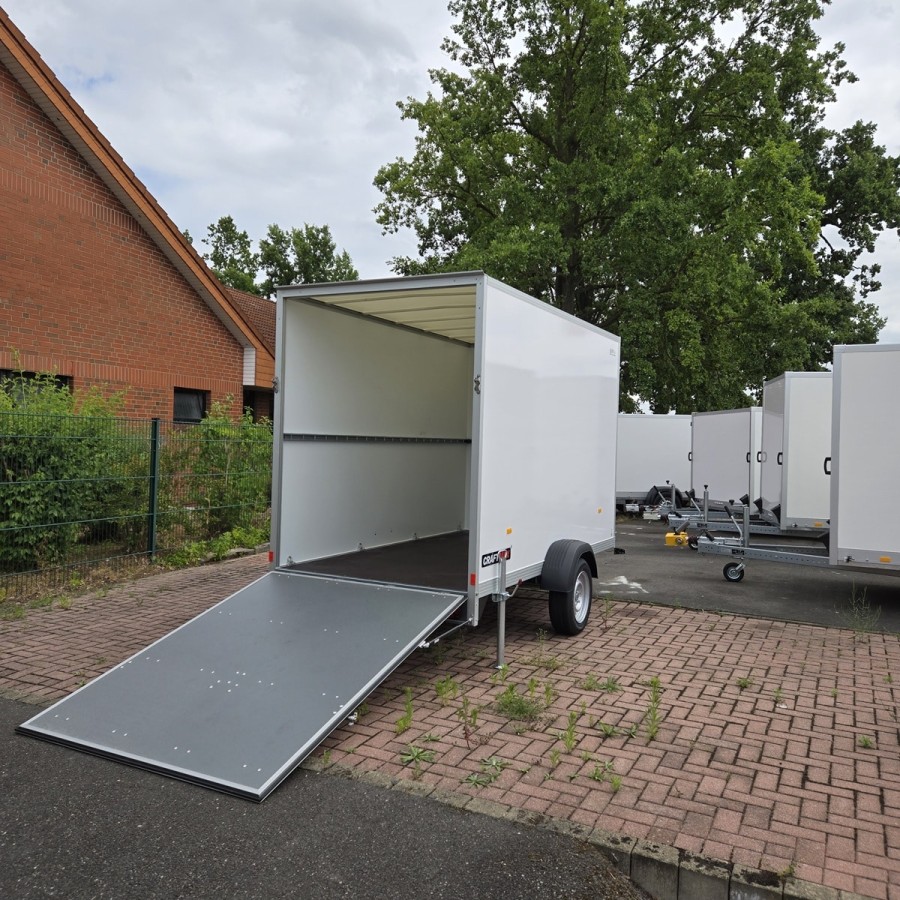 CRAFTMAX-Kofferanhaenger-1400-mit-Rampe-gebremst-super-leichte-Sandwichpanele-3.05×1.57x1.94m-100kmh-2