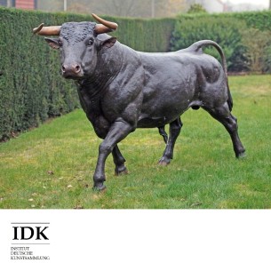 The-Bull-Bronzeskulptur-beeindruckende-handgefertigte-Skulptur-fuer-Ihren-Garten-Park-Villa