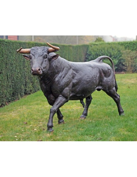 Stier-Bulle-Bronzeskulptur-beeindruckende-handgefertigte-Skulptur-fuer-Ihren-Garten-Park-Villa