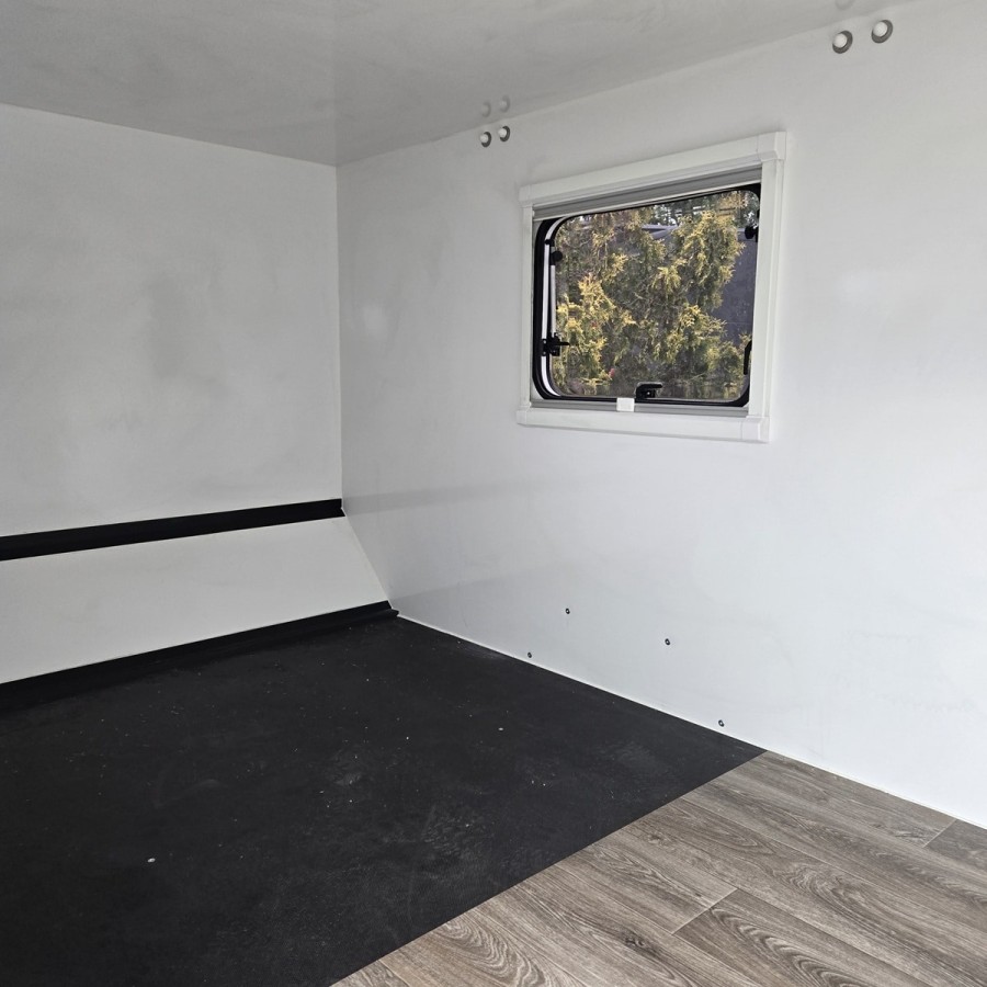 OffRoad-Campinganhaenger-750kg-2.80x1.47x1.40m-Heckklappe-Tuer-2-Fenster-variable-Zwischenwand-100kmh-18