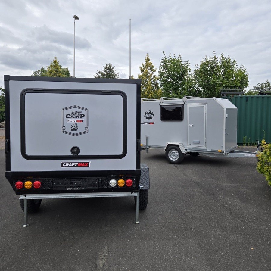 CRAFTMAX-OffRoad-Mini-Campinganhaenger-1000kg-ohne-Zwischenwand-mit-geschlossener-Heckklappe-Tuer-2-Fenster-100kmh-7