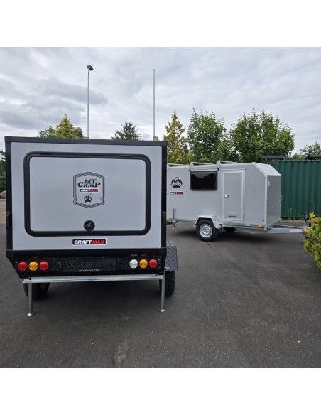 CRAFTMAX-OffRoad-Mini-Campinganhaenger-1000kg-ohne-Zwischenwand-mit-geschlossener-Heckklappe-Tuer-2-Fenster-100kmh-7
