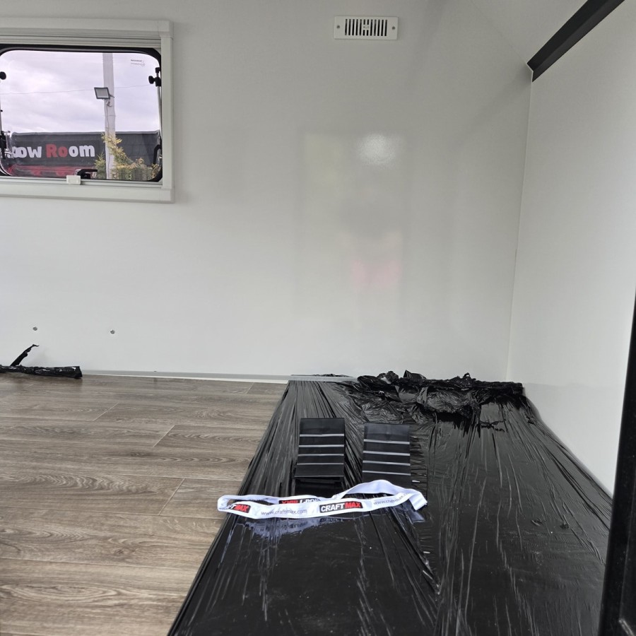 OffRoad-Campinganhaenger-750kg-2.80x1.47x1.40m-Heckklappe-Tuer-2-Fenster-variable-Zwischenwand-100kmh-8