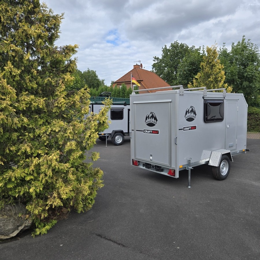 OffRoad-750-mini-Camper-PKW-Anhaenger-3.05x1.47x1.60m-Klappe-nach-oben-2-Fenster-Tuer-3-Dachtraeger-100kmh-gebremst-3