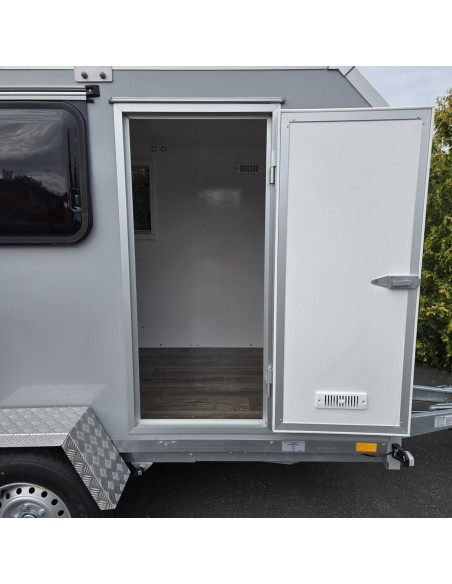 OffRoad-750-mini-Camper-PKW-Anhaenger-3.05x1.47x1.60m-Klappe-nach-oben-2-Fenster-Tuer-3-Dachtraeger-100kmh-gebremst-8