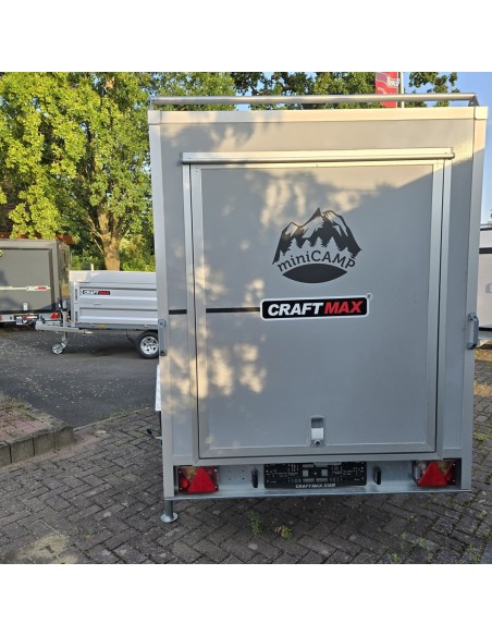 CRAFTMAX®-OffRoad-750-mini-Camping-Anhaenger-Klappe-nach-oben-2-Fenster-Tuer-3-Dachtraeger-Siebdruck-Bodenplatte-Elektroanschlus